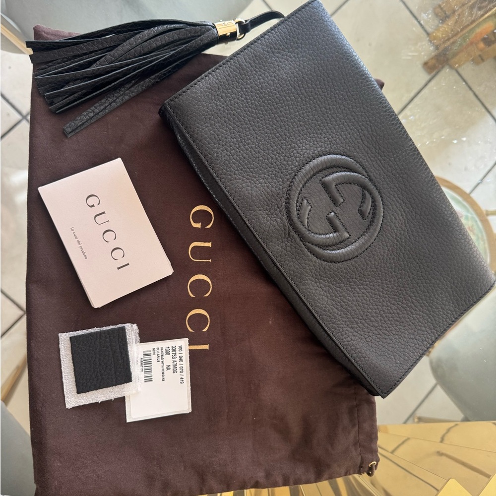 Gucci Black Pebbled Leather SoHo Clutch with Tassel brand new